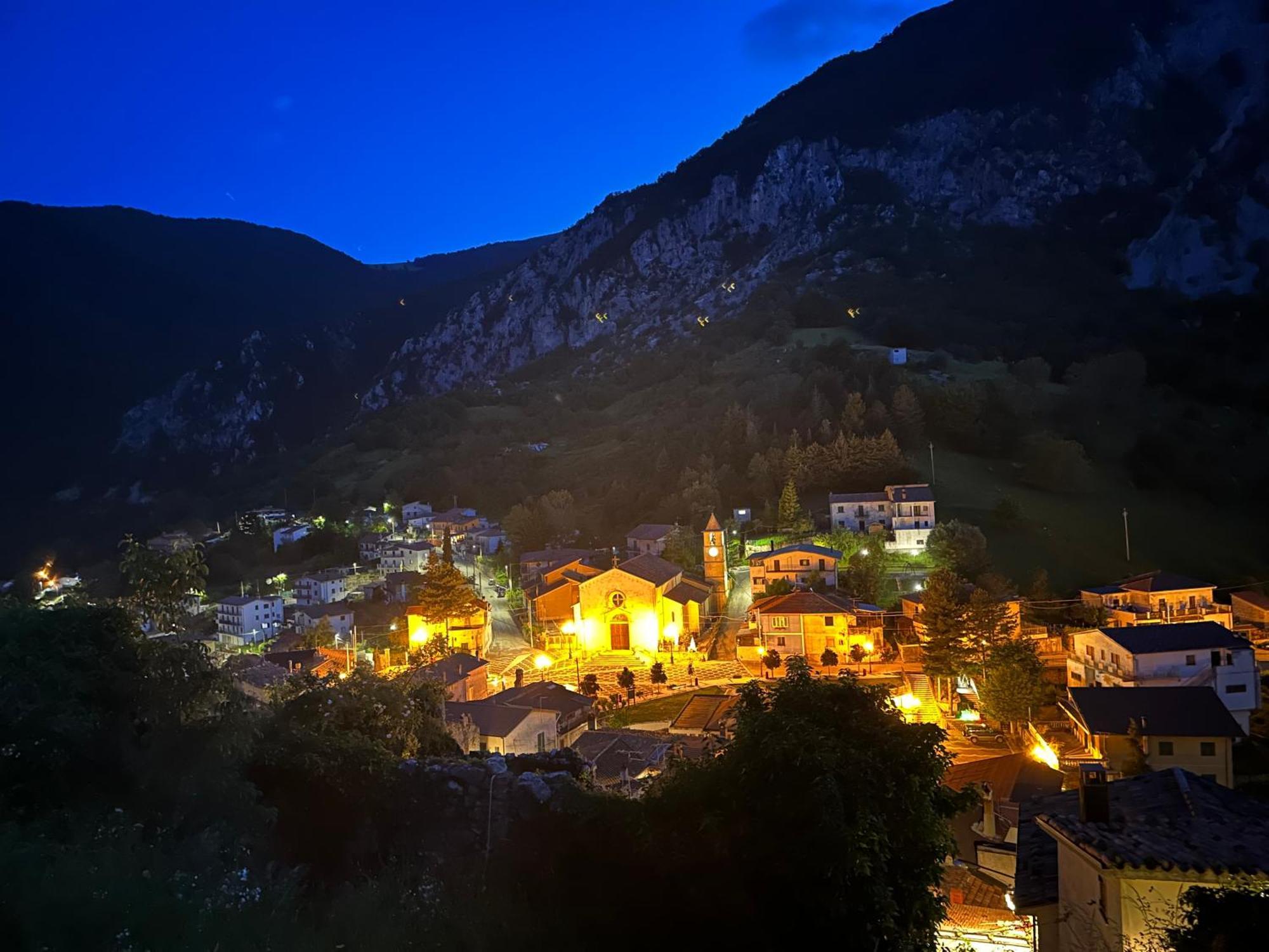 Mariella Vernile Civitella Roveto Luaran gambar